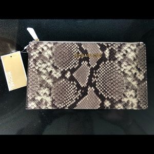 BRAND NEW Michael Kors Wristlet